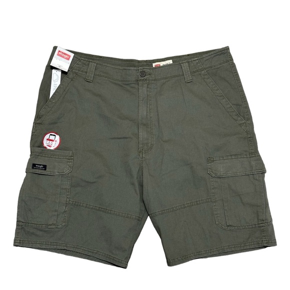 Men's Wrangler 42 XL Shorts Olive Green Cargo Utility Carpenter Stretch Relaxed - Picture 3 of 9
